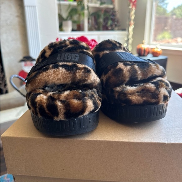 Ugg fluffita Panther Print Platform Slippers - Picture 4 of 9